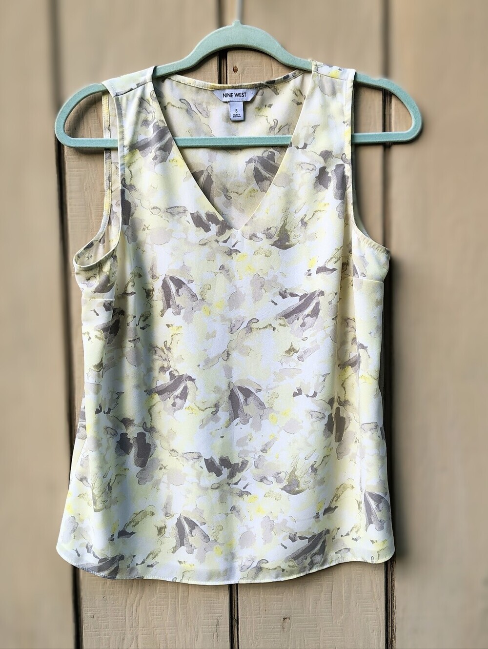 Nine West Pale Yellow Floral V-Neck Sleeveless Tank Top Fairy Summer Vacation